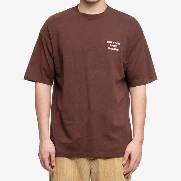 Drôle de Monsieur Mens Le T-Shirt Slogan in Wine