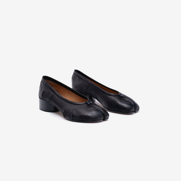 Maison Margiela Womens Tabi Ballerina H30 in Black