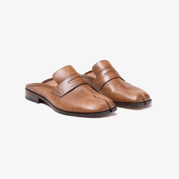 Maison Margiela Mens Tabi Loafer Mule in Safari Shade